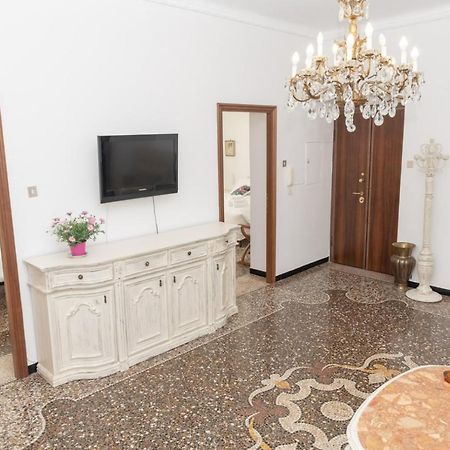 Living Sestri Airport Apartment Генуа Екстериор снимка